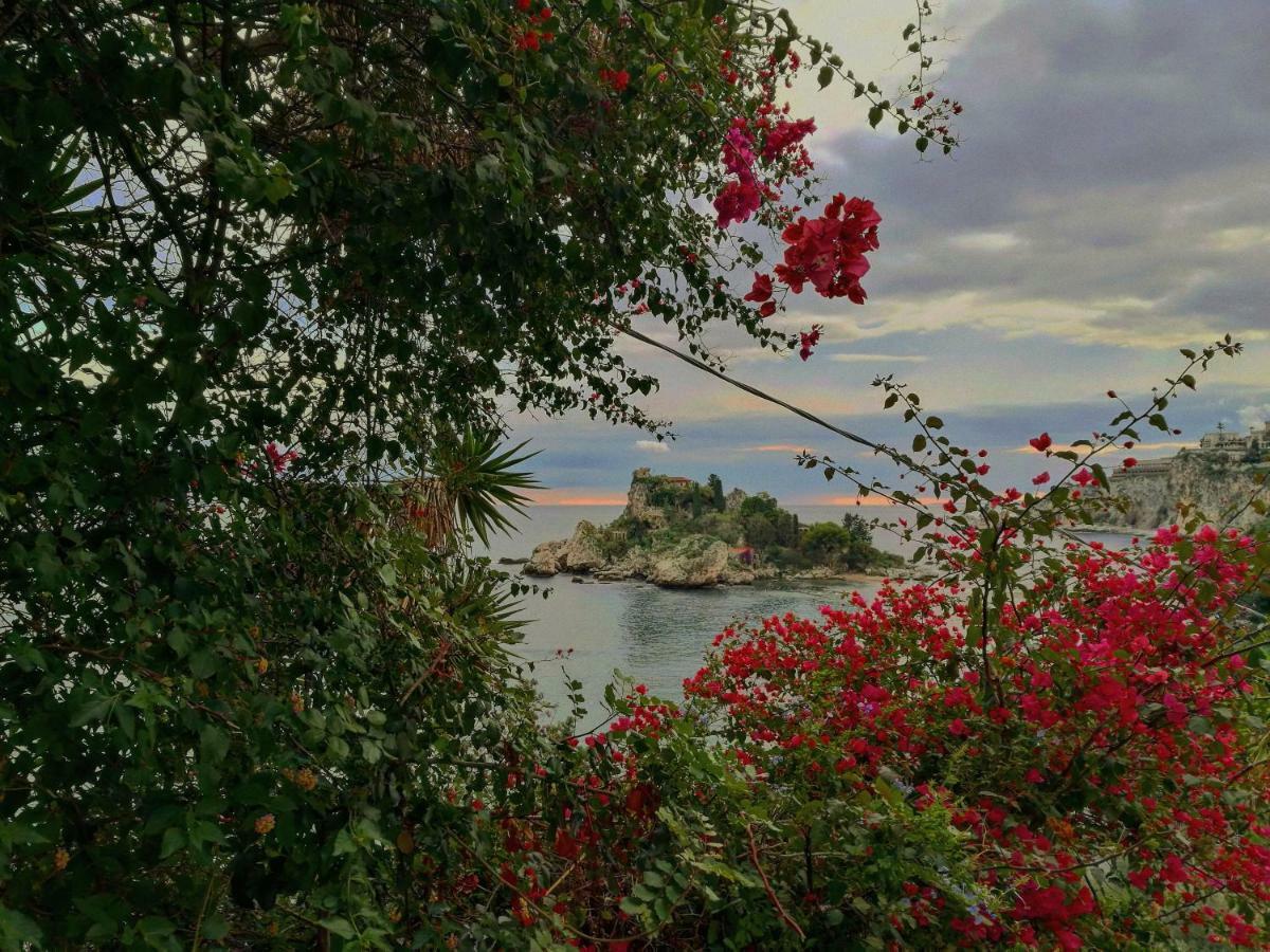 Relax House Villa Giardini Naxos Exterior photo